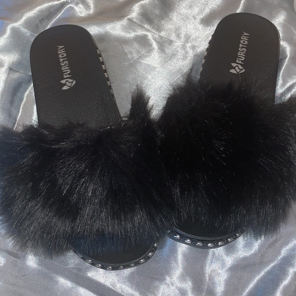 Fur Story Black Sandal Size 10-11 - Picture 4 of 5